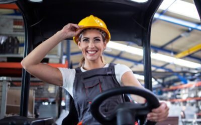 Otimizando a Logística com Empilhadeiras Elétricas: Um Guia Completo