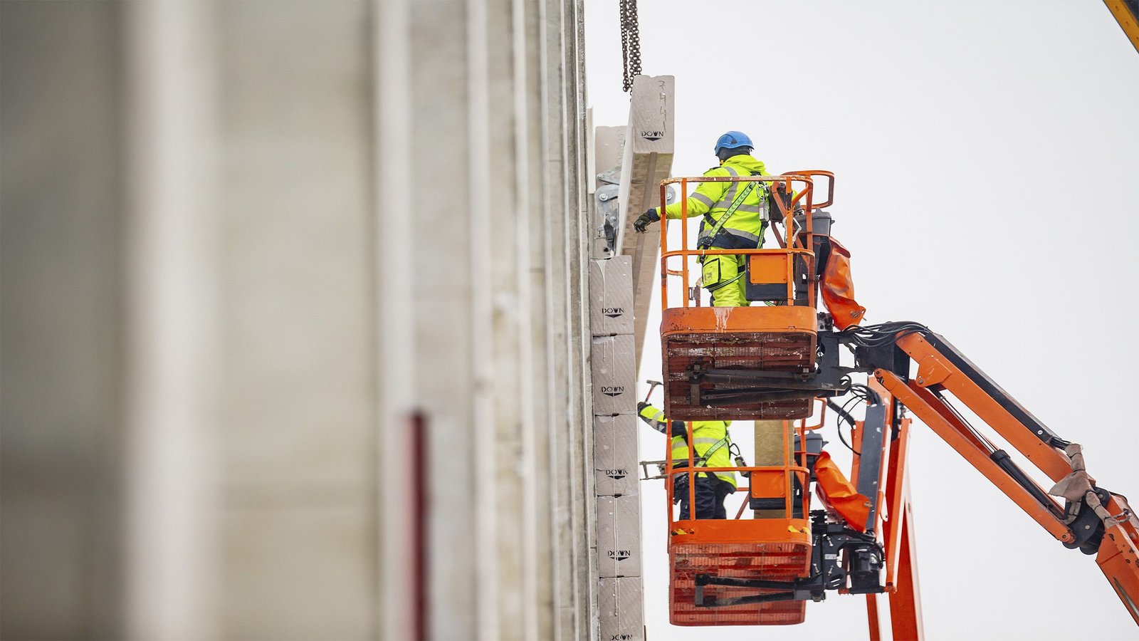 Locação de Equipamentos_ Como Garantir Economia e Eficiência na Utilização de Plataformas Elevatórias Locação de Equipamentos_ Como Garantir Economia e Eficiência na Utilização de Plataformas Elevatórias